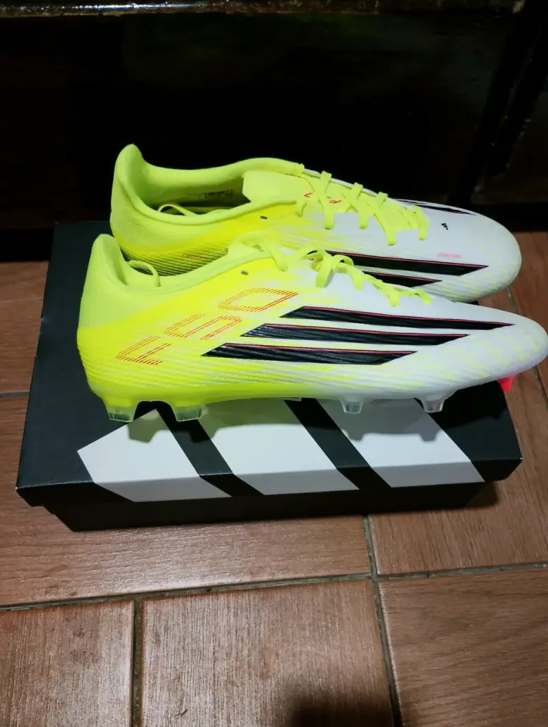 Zapatillas de fútbol Adidas amarillas - 1