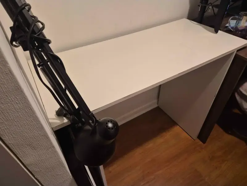 Escritorio blanco + Lámpara - 2