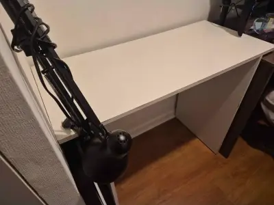 Escritorio blanco + Lámpara - miniatura 2