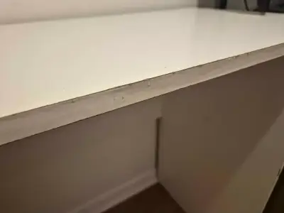 Escritorio blanco + Lámpara - miniatura 3