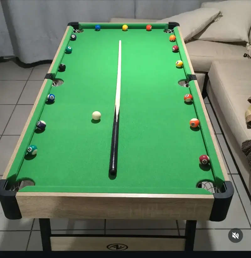 Mesa de billar plegable con tacos y bolas