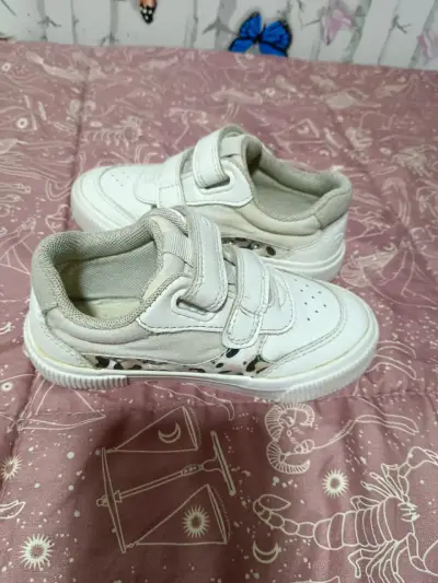 Zapatillas blancas unisex con velcro - miniatura 1