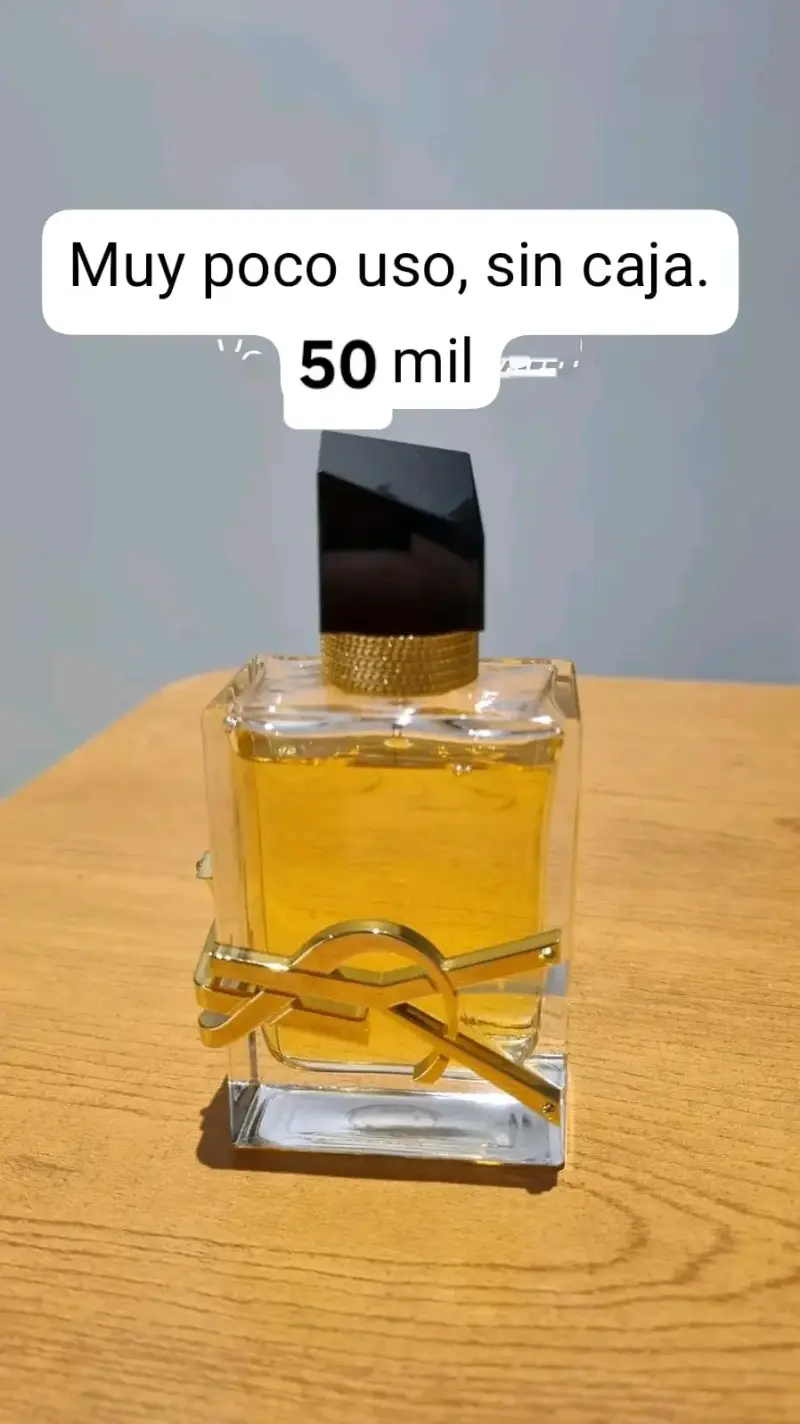 Perfume de lujo con diseño elegante