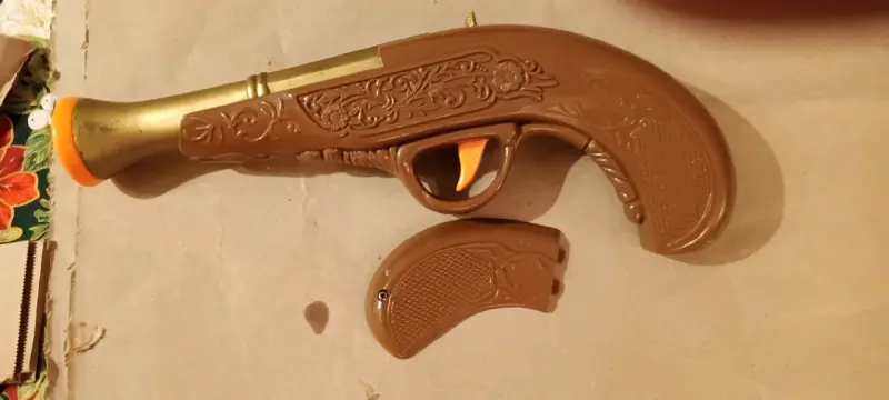 Pistola de juguete pirata con detalles dorados - 6