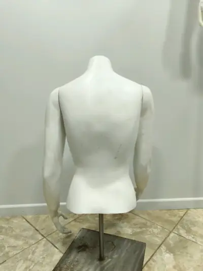Maniquí de mujer blanco para exhibición - miniatura 2