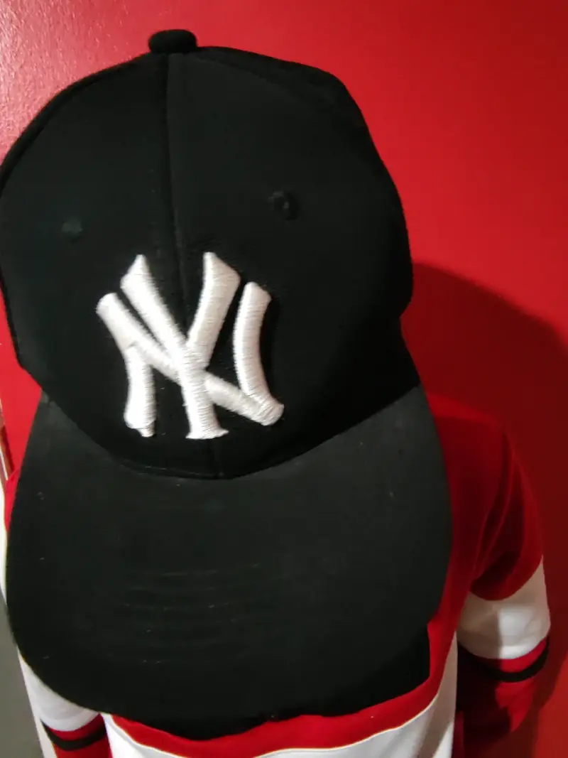 Gorra negra con logo NY bordado - 1