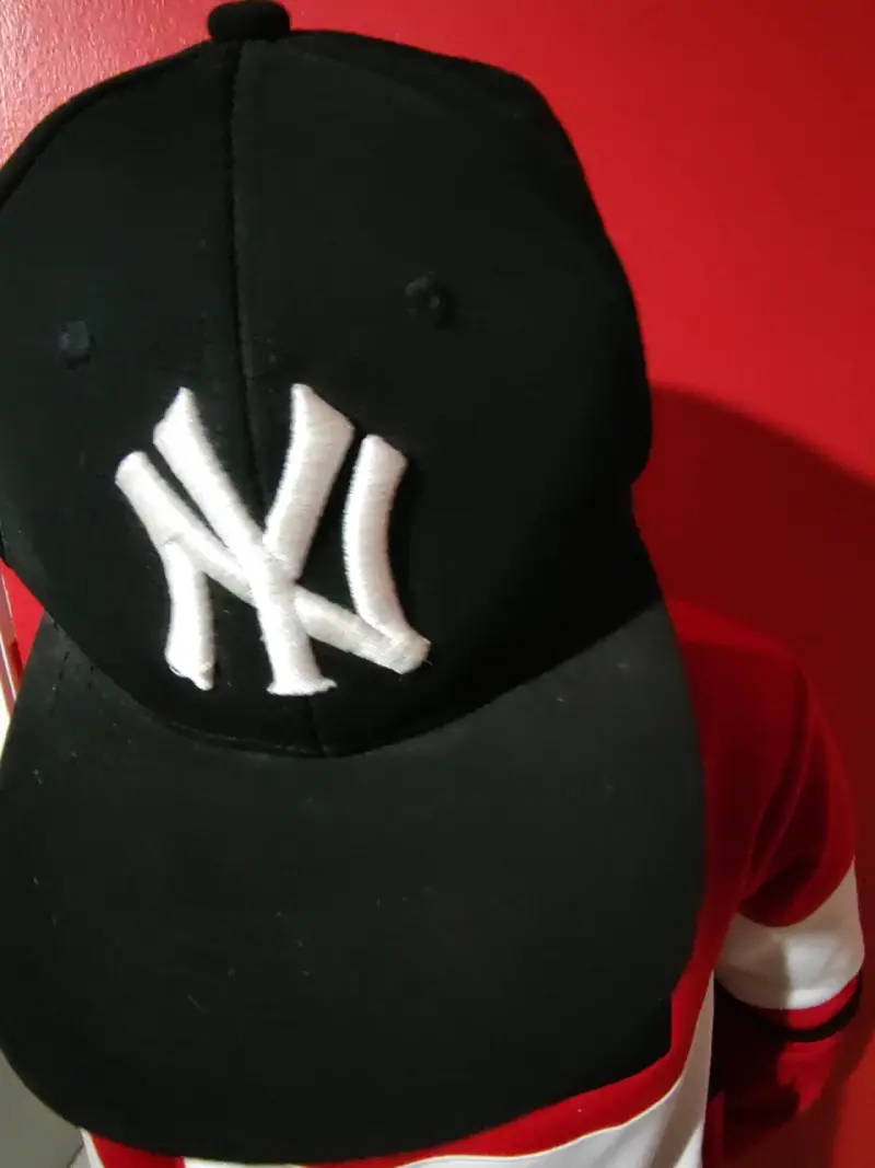 Gorra negra con logo NY bordado - 2