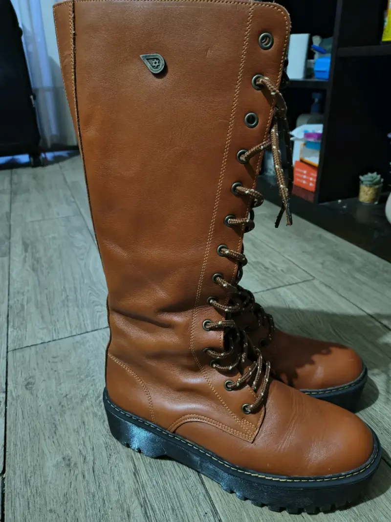 Botas de cuero marrón con cordones - 1