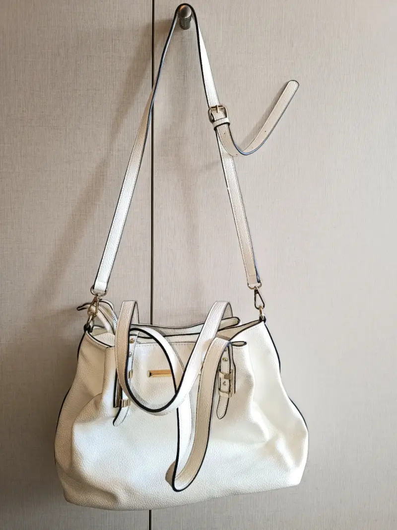 Cartera blanco con correas ajustables