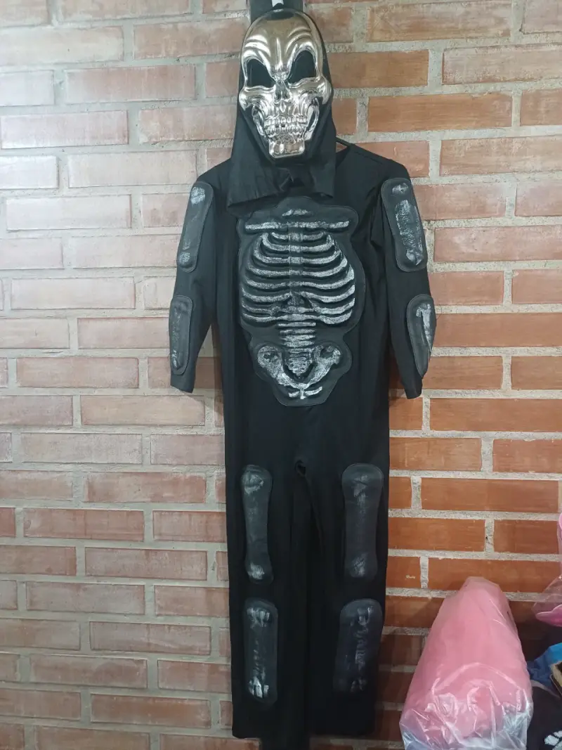 Disfraz de esqueleto con máscara metálica para Halloween