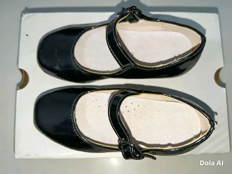 Zapatos de charol negro para niña con hebilla - 2