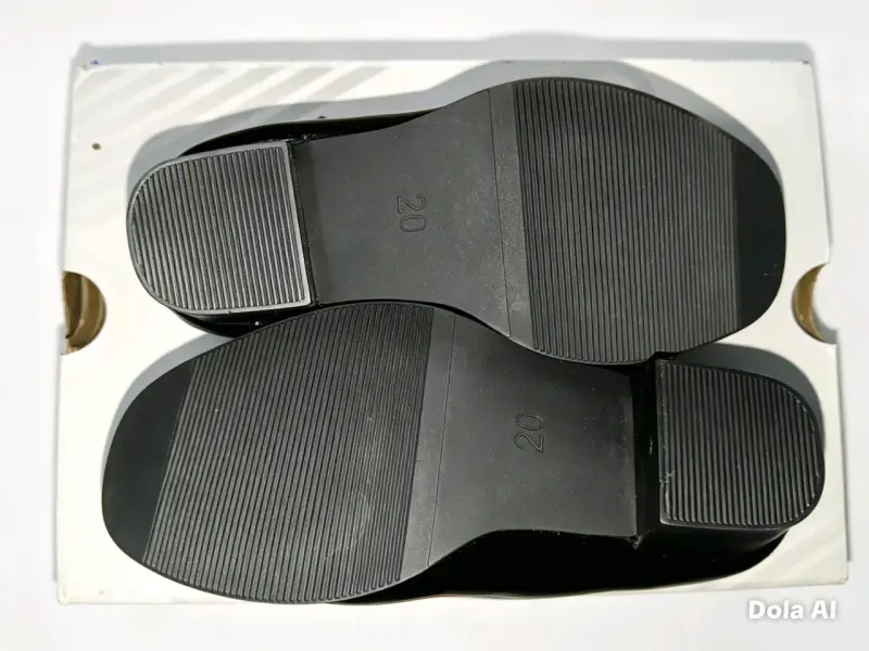 Zapatos de charol negro para niña con hebilla - 3