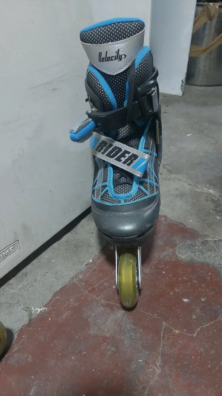 Patines en línea Rider azul y negro con casco - 2