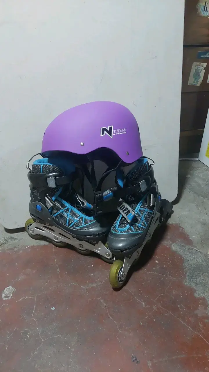 Patines en línea Rider azul y negro con casco - 4