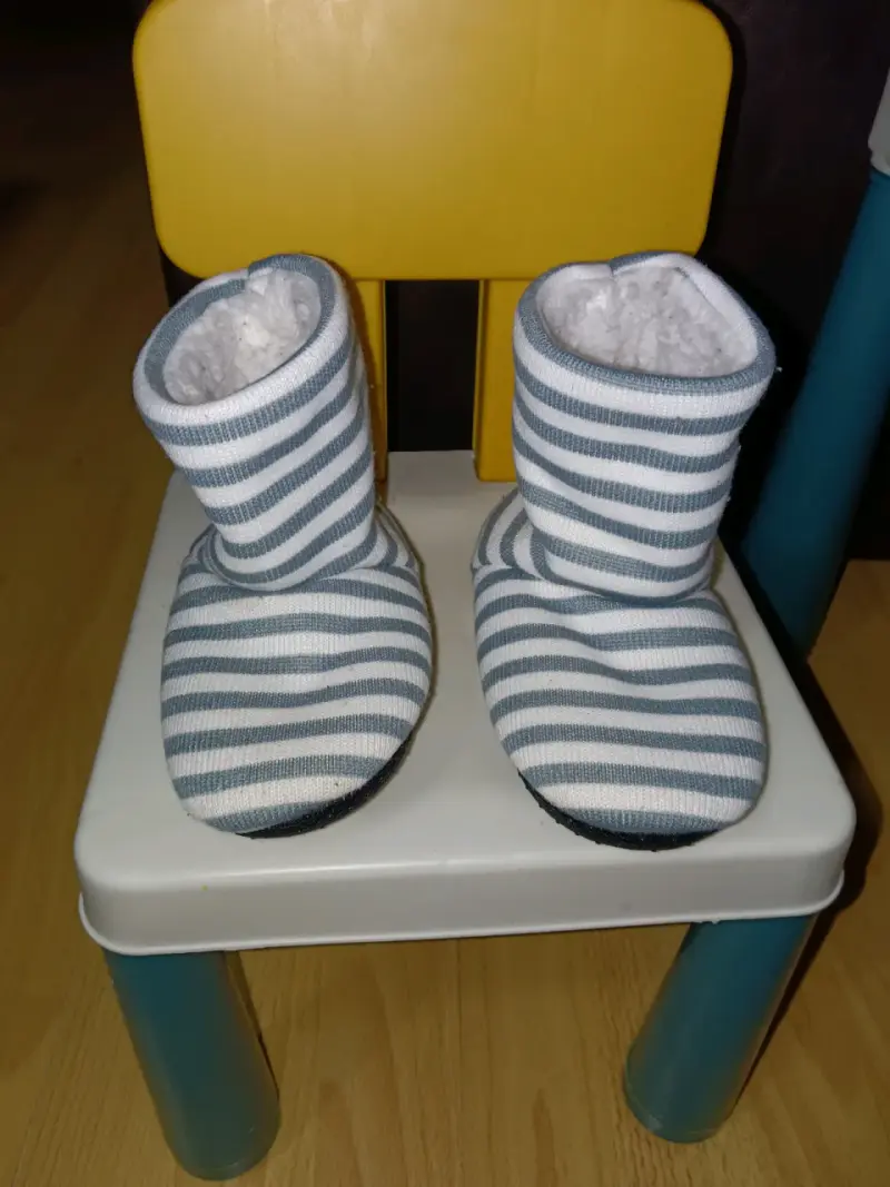 Pantuflas de invierno rayadas Unisex - 4