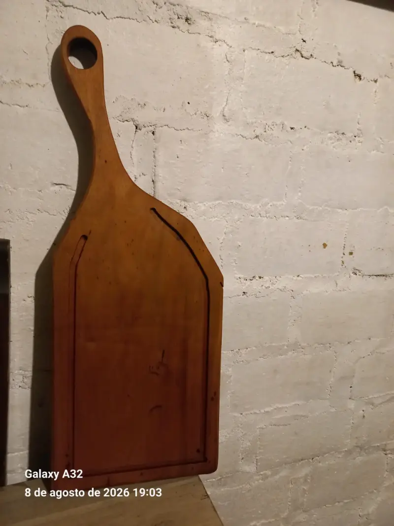 Tabla de cortar de madera con mango - 1
