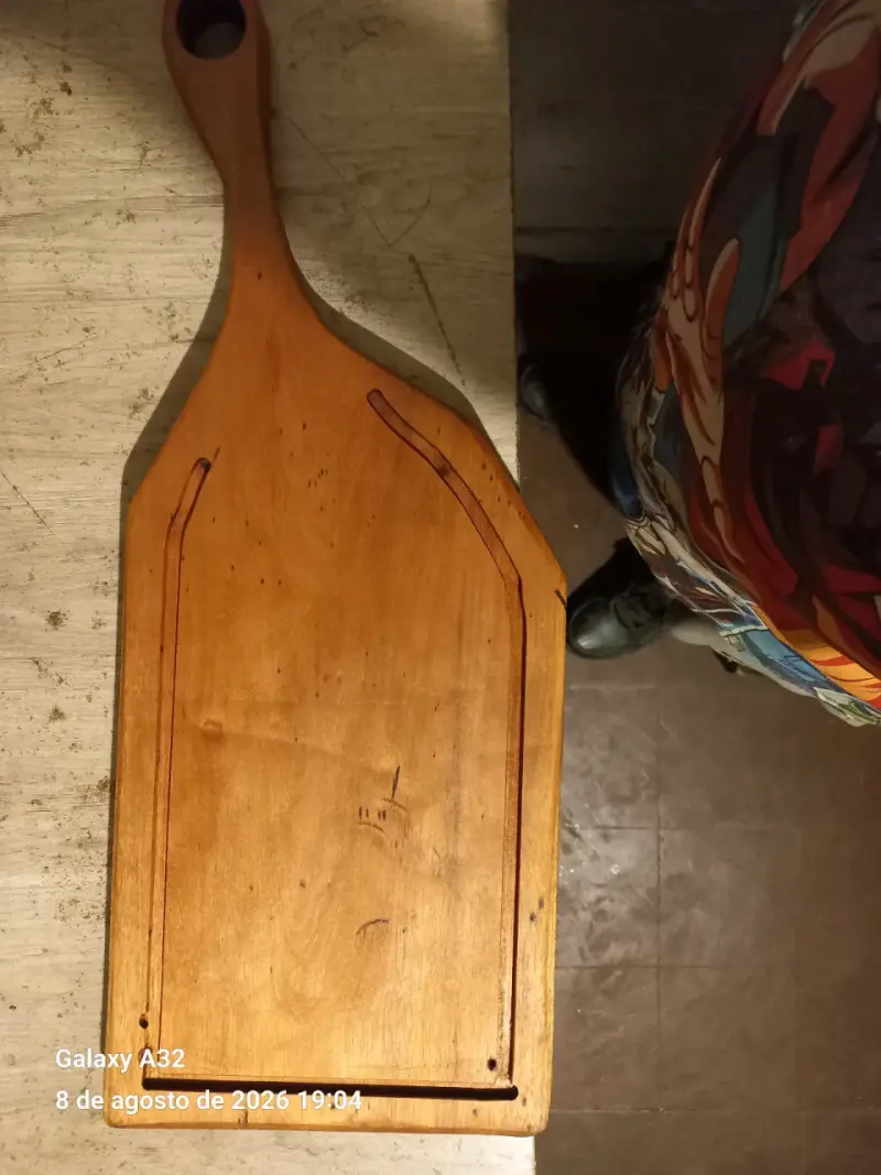 Tabla de cortar de madera con mango - 2
