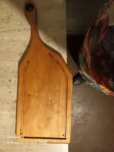Tabla de cortar de madera con mango - miniatura 3