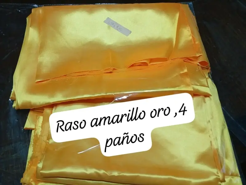 Tela de raso amarillo oro, 4 paños