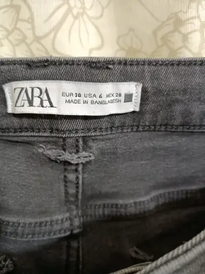 Jeans negros Zara para mujer talla 38 - miniatura 1