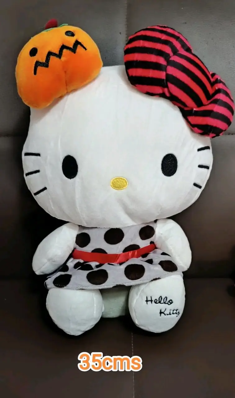 Peluche Hello Kitty con sombrero de calabaza 35cm