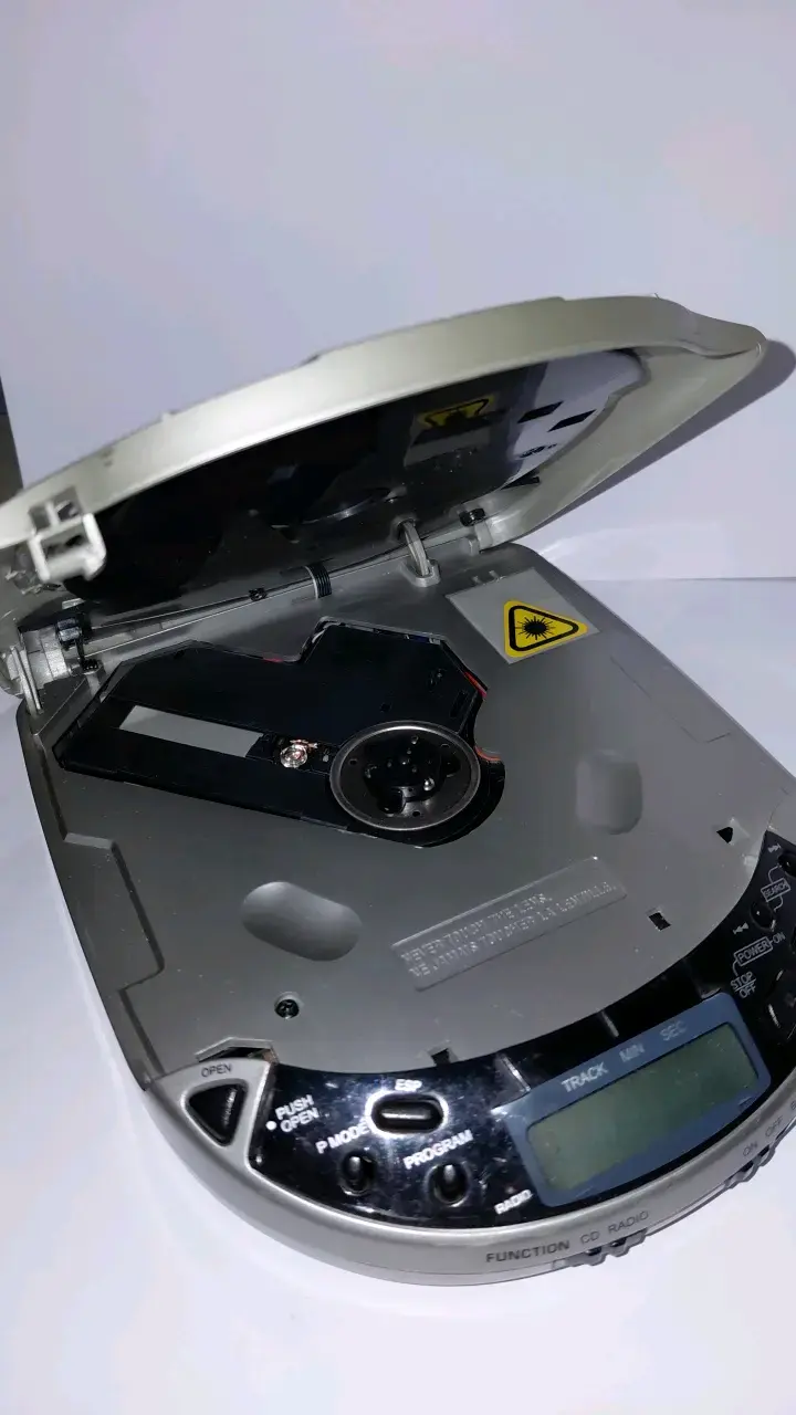 Reproductor de CD RECCO portátil con radio AM/FM - 2