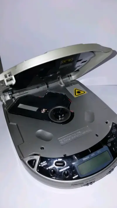 Reproductor de CD RECCO portátil con radio AM/FM - miniatura 2