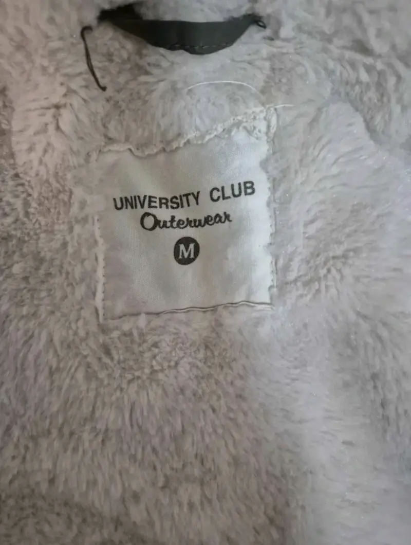 Parka verde con capucha y forro de peluche - 3