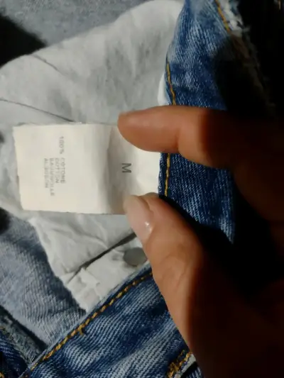 Jeans de mujer con perlas y roturas - miniatura 3