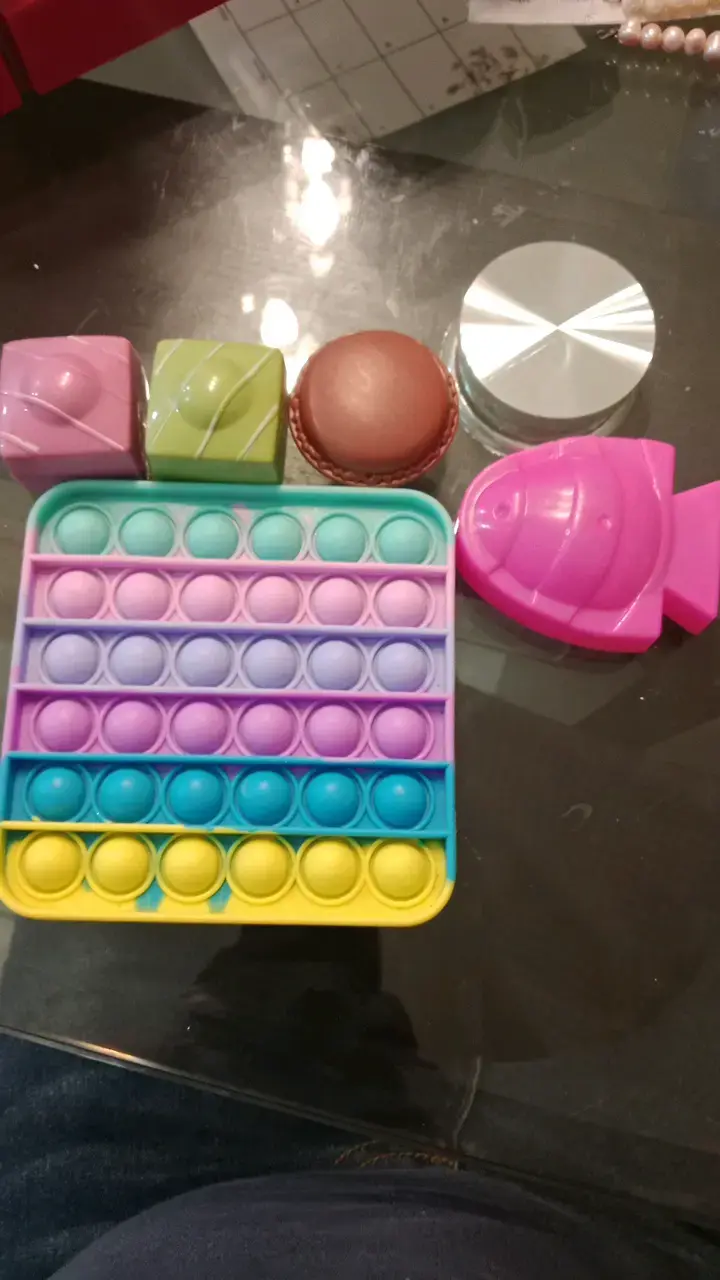 Set de juguetes sensoriales Pop It y figuras