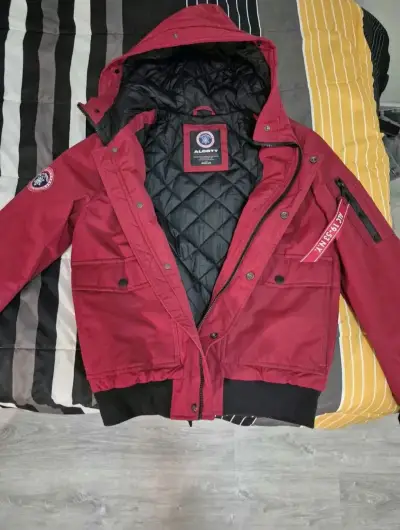 Chaqueta roja Alcott con capucha y forro térmico - miniatura 1