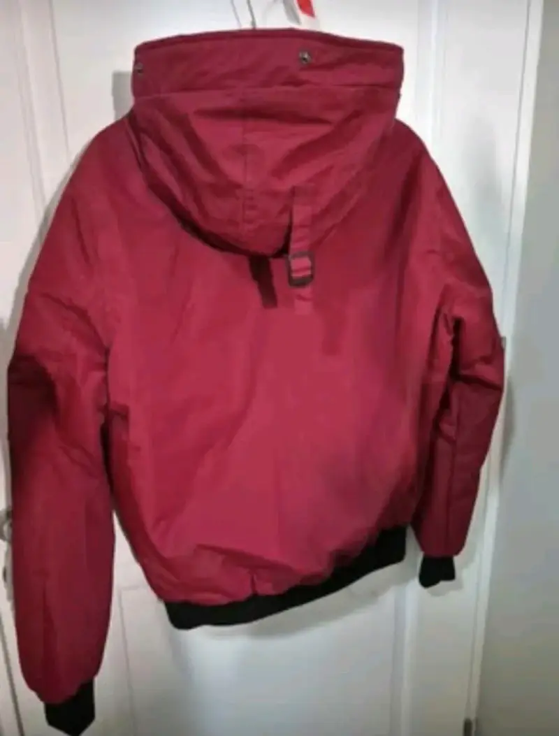 Chaqueta roja Alcott con capucha y forro térmico - 3