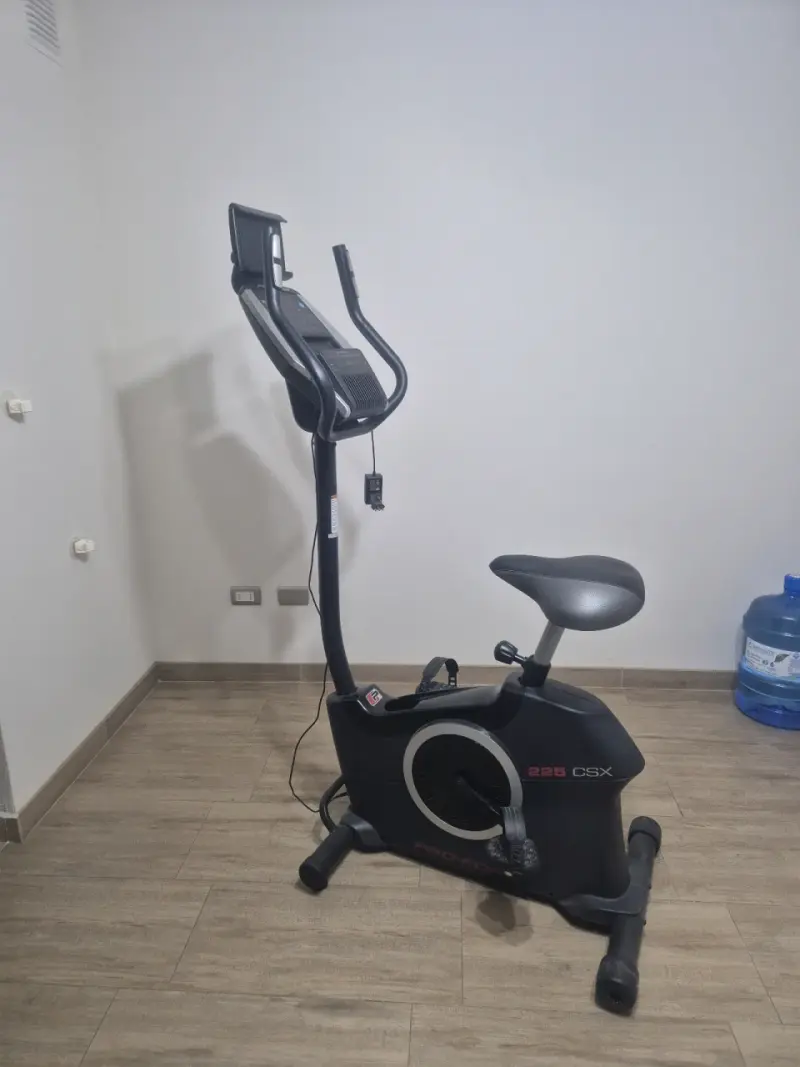 Bicicleta Estática ProForm 225 CSX con Monitor - 1