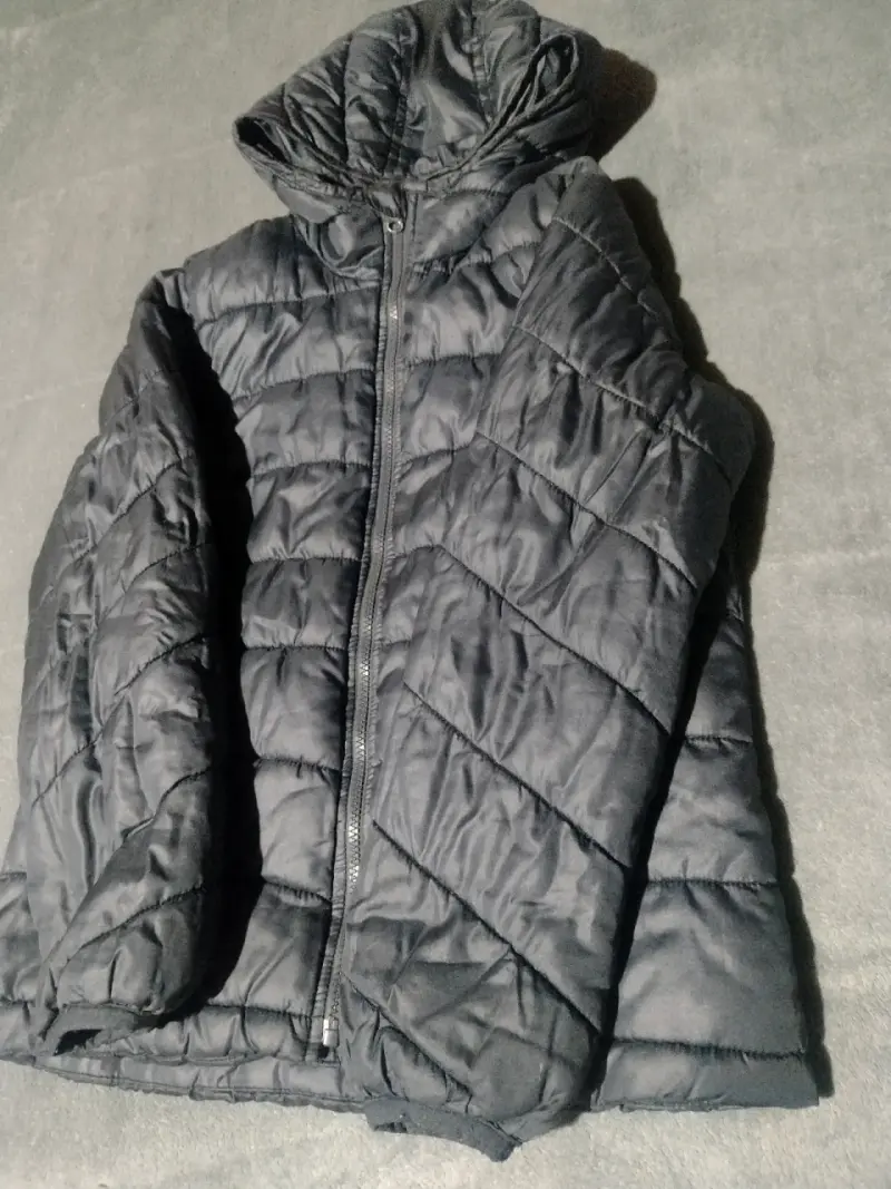 Chaqueta acolchada azul marino con capucha - 1