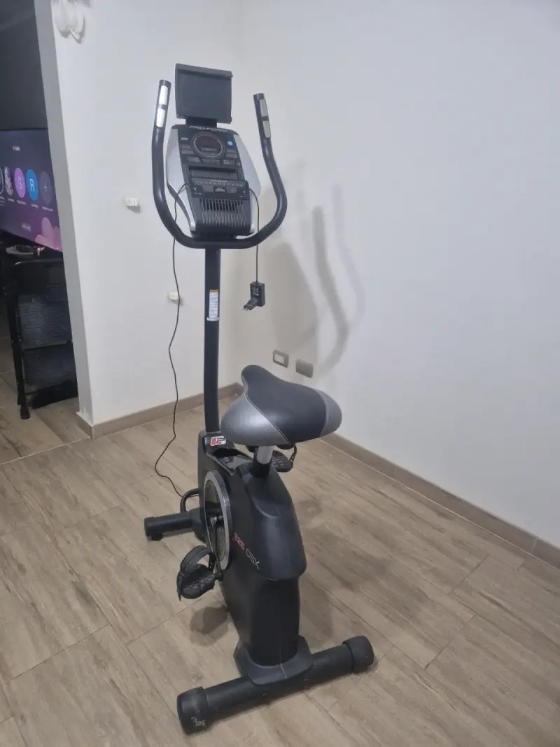 Bicicleta Estática ProForm 225 CSX con Monitor - 1