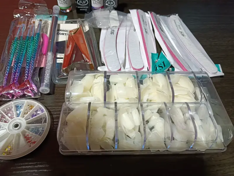 Kit completo de uñas acrílicas con esmaltes y herramientas