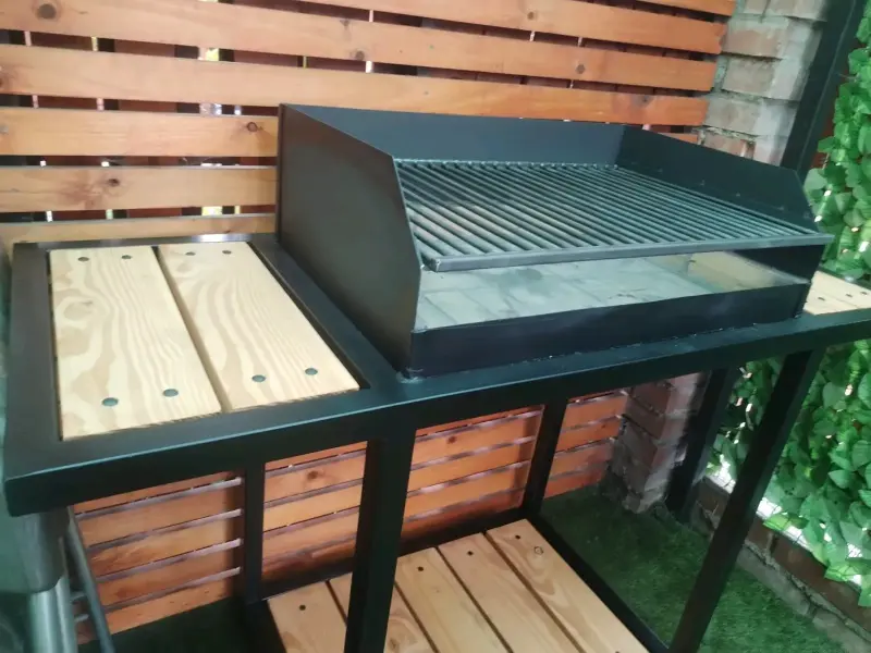 Parrilla de acero con mesa lateral - 1