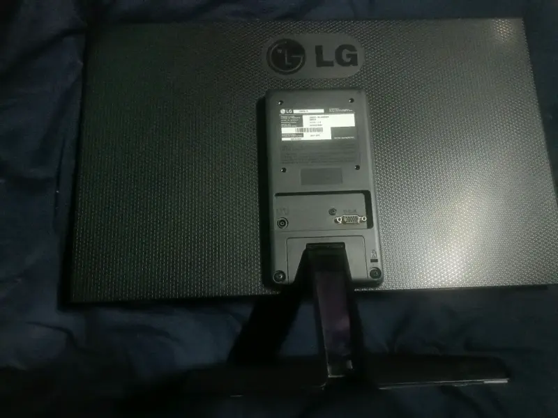 Monitor LG 22" LED (Modelo 22M37A) - 2