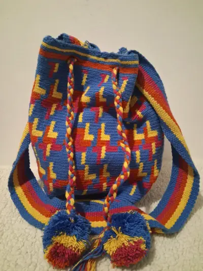 Bolso Wayuu tejido a mano multicolor - miniatura 1