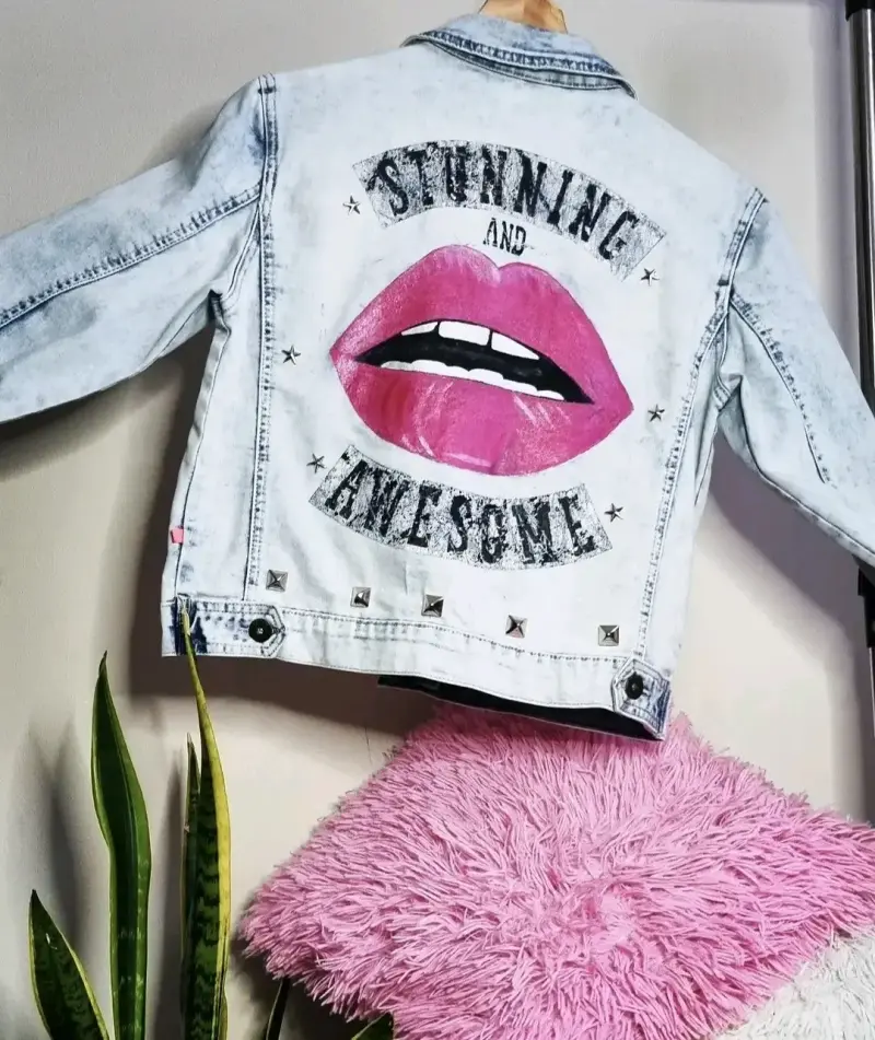 Chaqueta de mezclilla con diseño de labios - 1