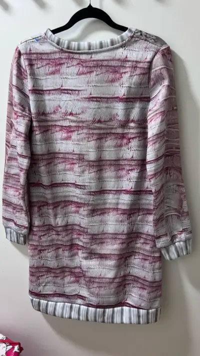 Vestido  con diseño floral en tonos rosados - miniatura 3