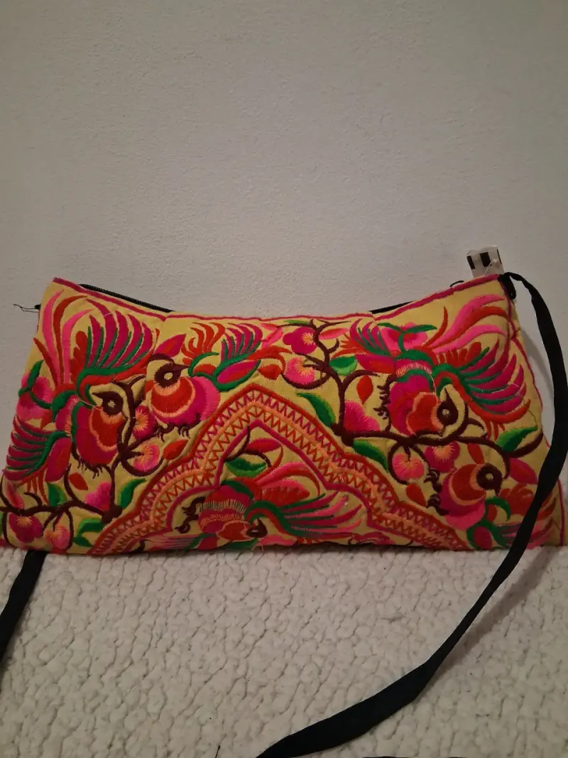 Bolso bordado artesanal colorido - 1