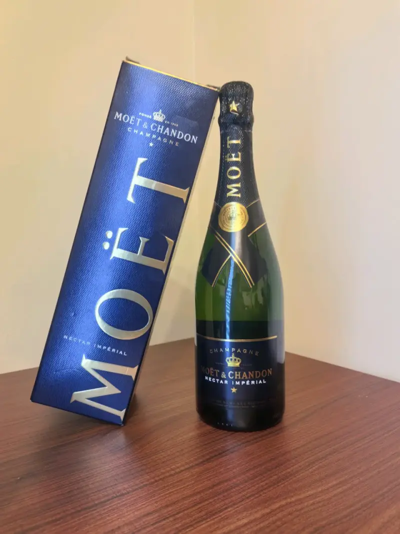 Champagne Moët & Chandon Nectar Impérial con caja - 1