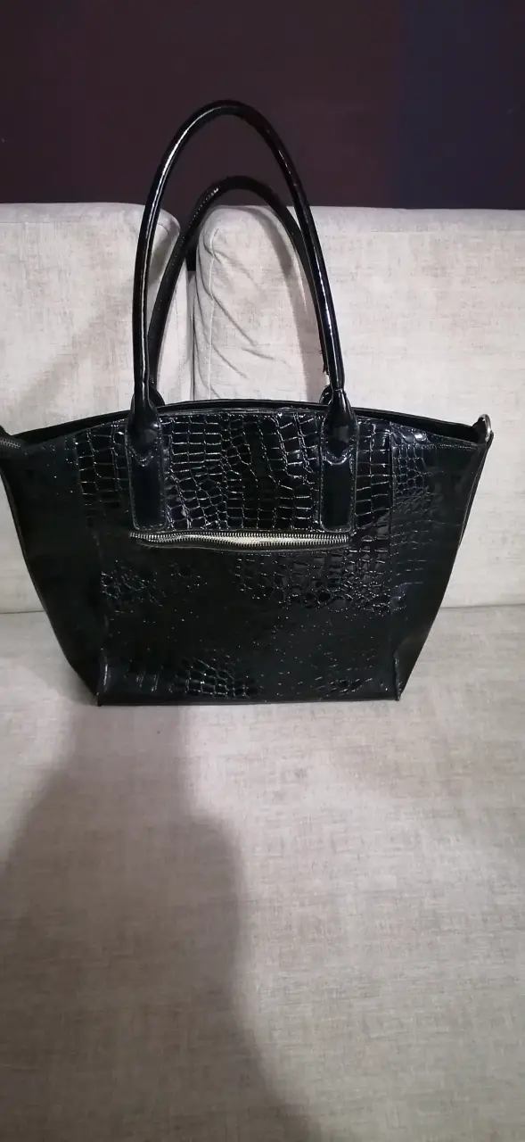 Bolso negro Michael Kors con diseño de cocodrilo - 2