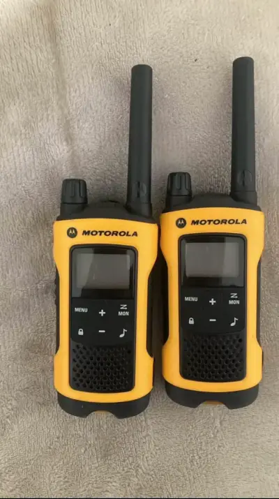 Walkie Talkie Motorola T400CL Talkabout - miniatura 1