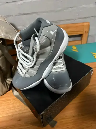 Zapatillas deportivas grises  Air Jordan 11 - miniatura 2