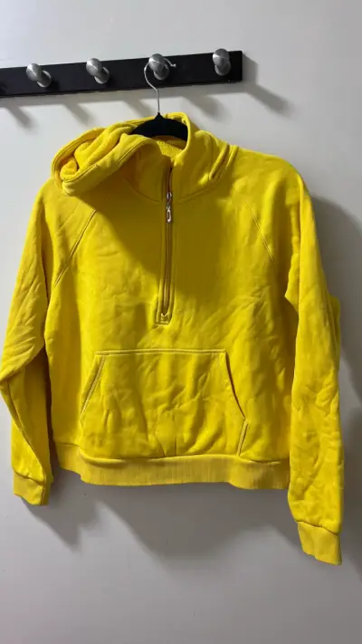 Polerón amarillo con capucha y cierre - miniatura 1