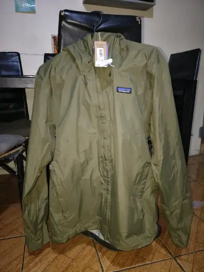 Chaqueta impermeable verde Patagonia - miniatura 1