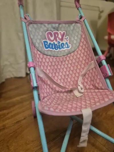 Coche de juguete Cry Babies rosa para muñecas - miniatura 2