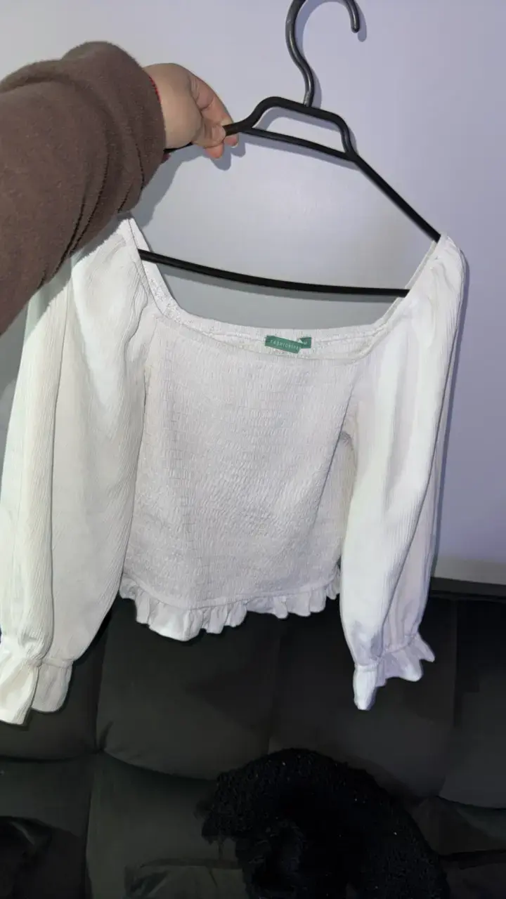 Blusa blanca con volantes Fashionola - 1
